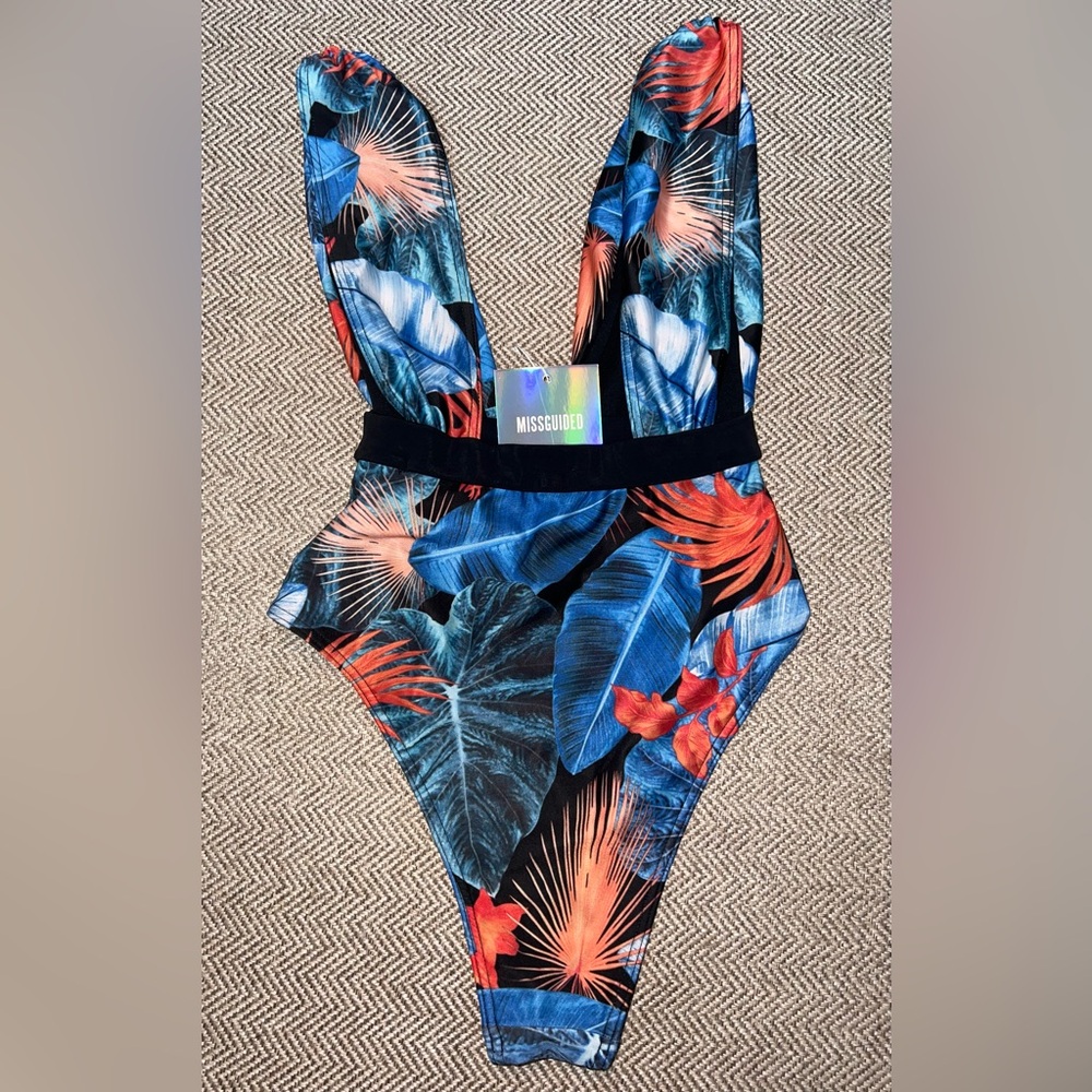 Missguided One Piece - Picture 2 of 3